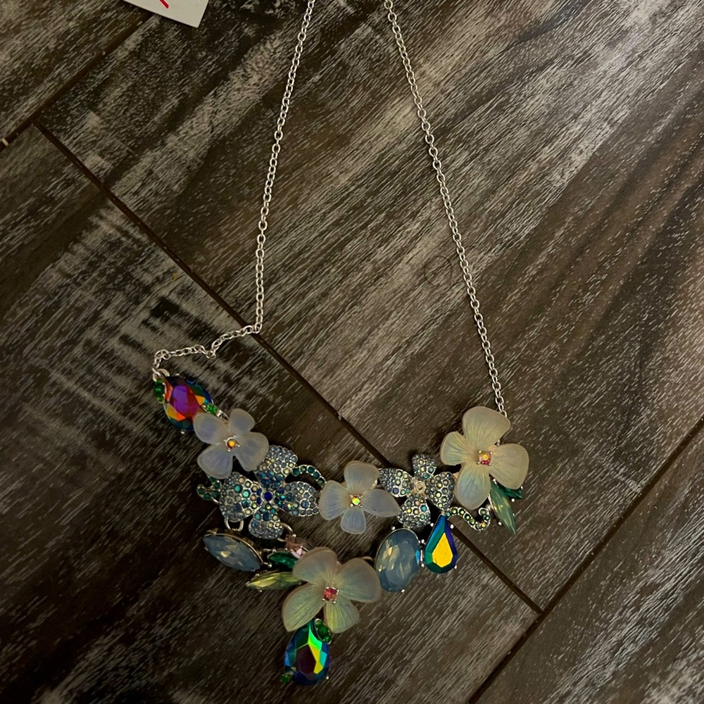 BNWT Betsey Johnson Necklace